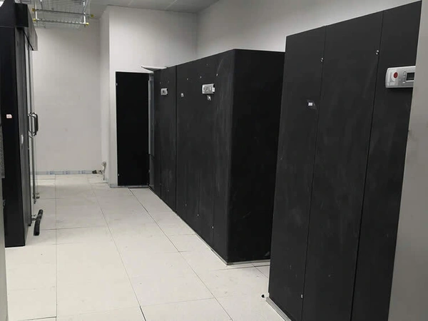 What factors affect the reliability of UPS batt...